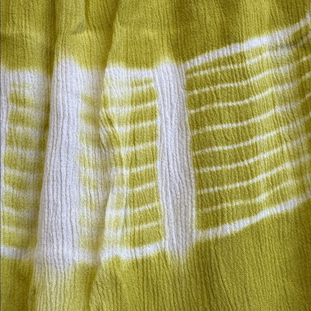 Entro Lime and White Crochet Trim Blouse - Picture 2 of 8